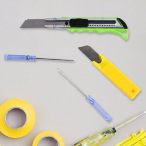 Heavy Duty Working Cutter Knife with replacement blade, 2 Screwdriver Hand Tool (4 Pc Set)