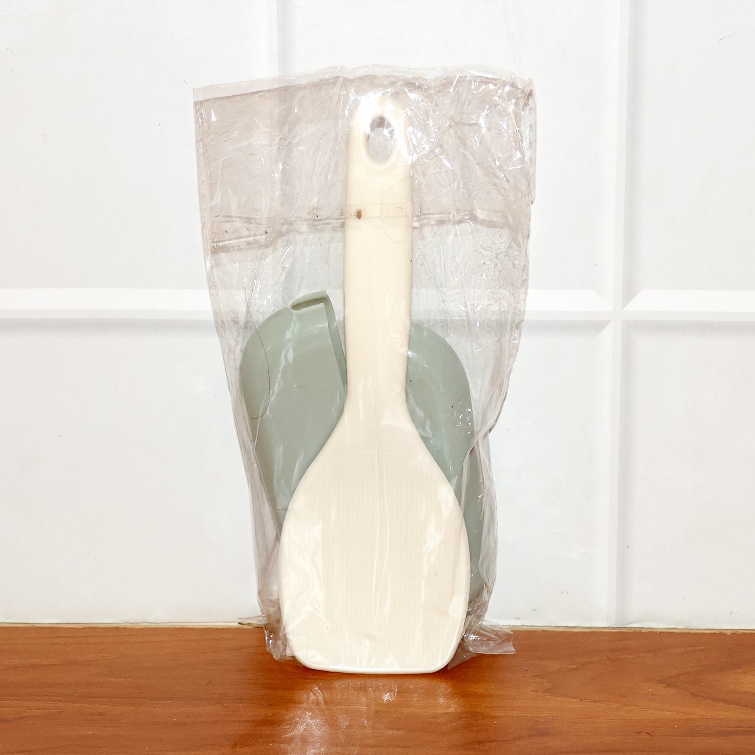 Automatic Open & Close Kitchen Rice Spoon Holder with Dust Cover - Image 7